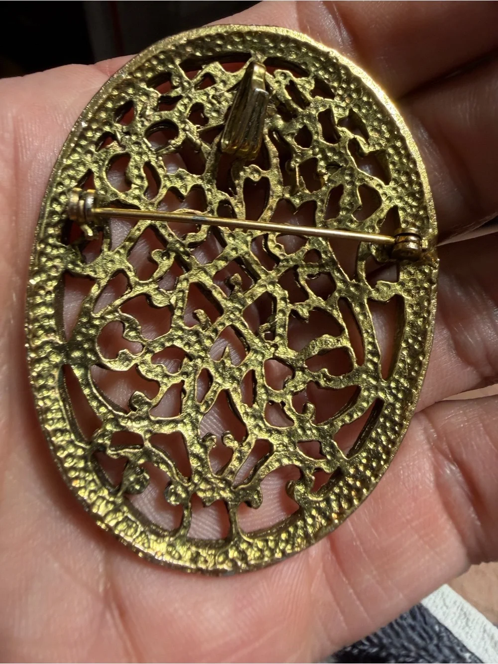 Vintage Gold Tone Oval Brooch